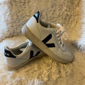 Veja V-10 Sneakers
